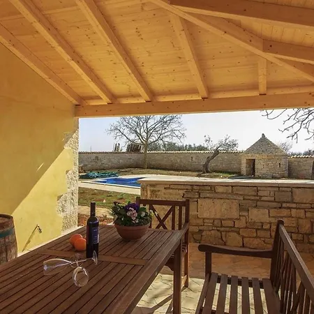 Mit Privatpool Fuer 12 Personen Ca 200 Qm In Orbanici, Istrien Binnenland Von Istrien Orbanići