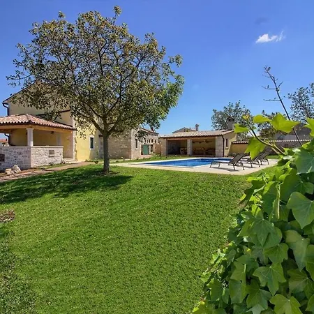 Mit Privatpool Fuer 12 Personen Ca 200 Qm In Orbanici, Istrien Binnenland Von Istrien Orbanići