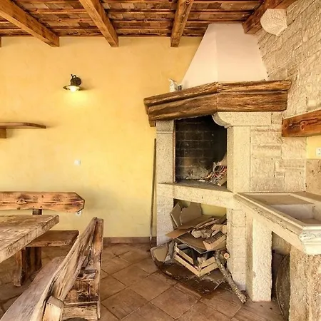 Mit Privatpool Fuer 12 Personen Ca 200 Qm In Orbanici, Istrien Binnenland Von Istrien Holiday home *