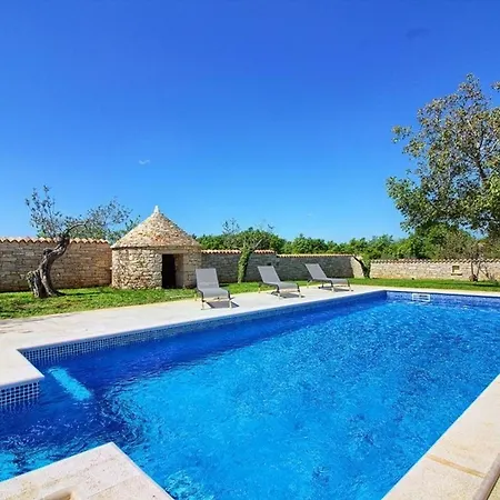 Mit Privatpool Fuer 12 Personen Ca 200 Qm In Orbanici, Istrien Binnenland Von Istrien Holiday home *