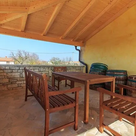 Mit Privatpool Fuer 12 Personen Ca 200 Qm In Orbanici, Istrien Binnenland Von Istrien Holiday home