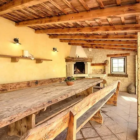Holiday home Mit Privatpool Fuer 12 Personen Ca 200 Qm In Orbanici, Istrien Binnenland Von Istrien