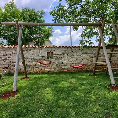 Mit Privatpool Fuer 12 Personen Ca 200 Qm In Orbanici, Istrien Binnenland Von Istrien Holiday home *